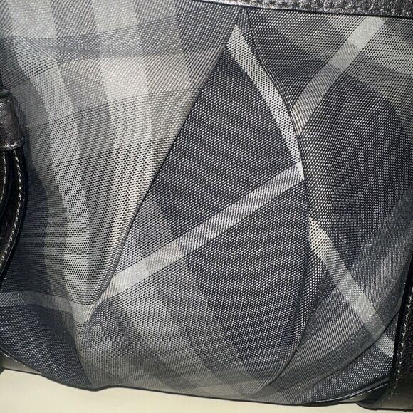 Authentic Burberry Gray Beat Check Shimmer Metallic Leather Crossbody Handbag - Picture 2 of 14